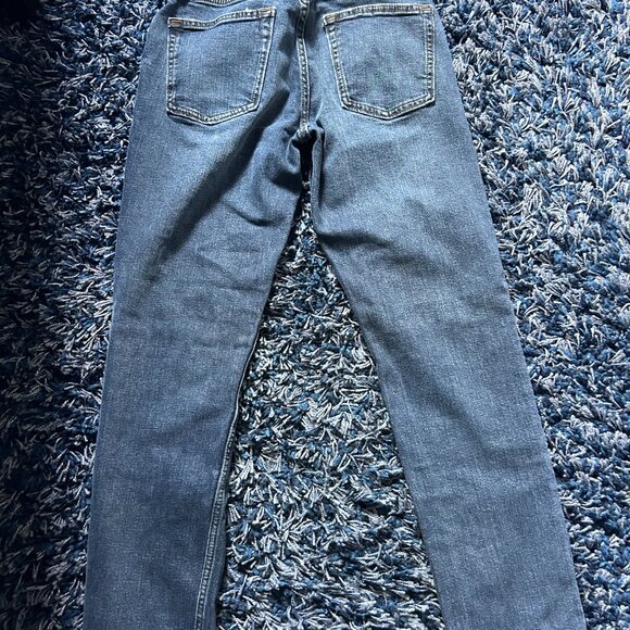 Old Navy Slim Fit Distressed Knee Jeans 31x 32 - Picture 2 of 3